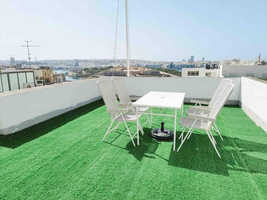 City Penthouse With Roof Terrace And Sea Views Валлетта Екстер'єр фото